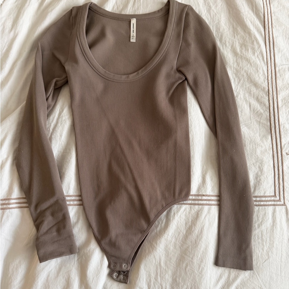 Aritzia Brown Long Sleeve Bodysuit